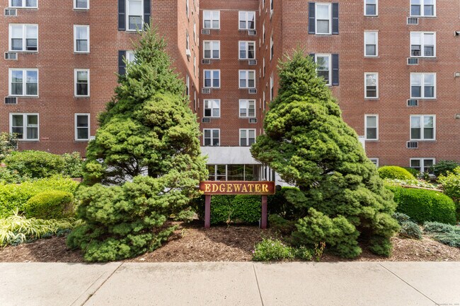 Building Photo - 7 4th St
