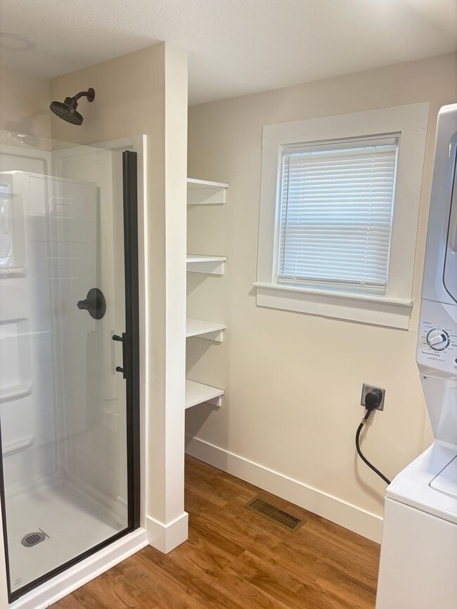 Building Photo - Newly Remodeled 4 Bedroom by Electric Works