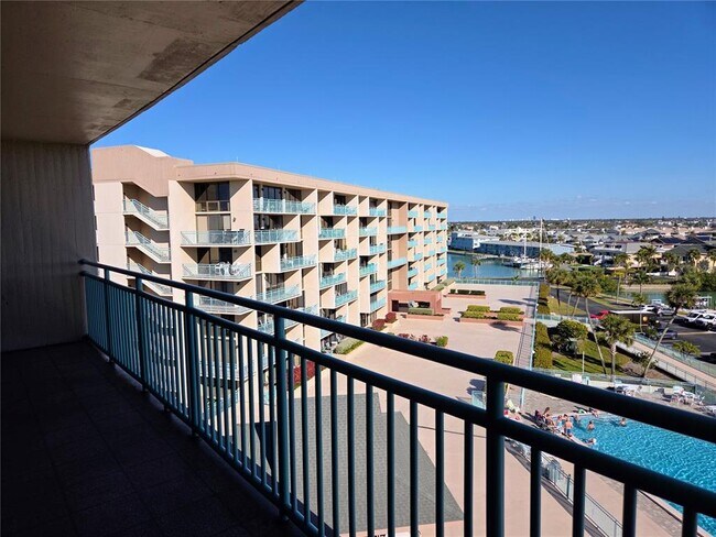 Building Photo - 1 Key Capri