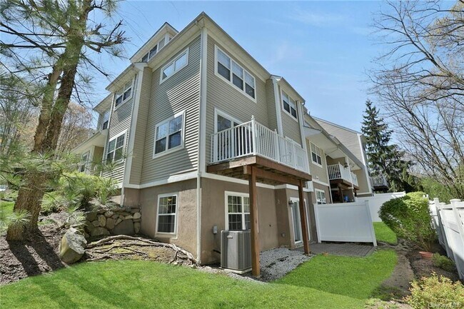 Building Photo - 31 Underhill Dr