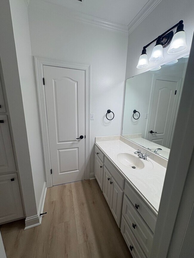 Building Photo - Great Gated Community Home