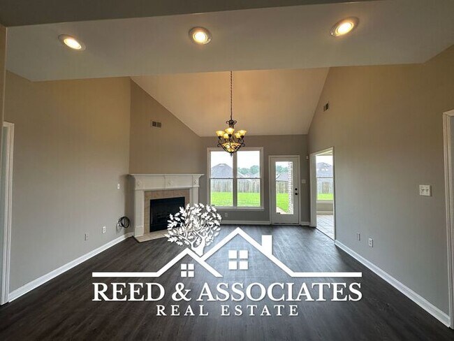 Building Photo - 4 Bedrooms in Southaven!