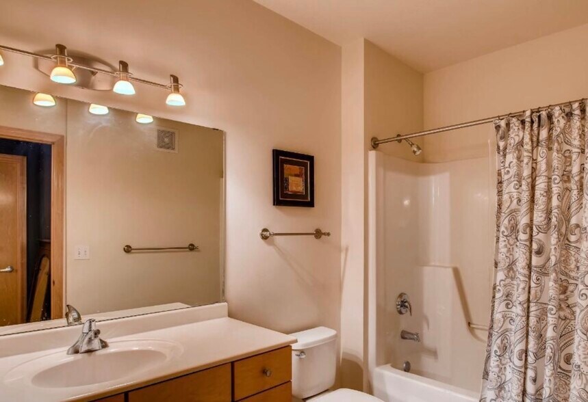 Building Photo - 7600 Lyndale Ave S