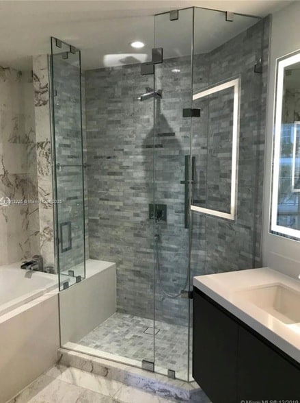 Building Photo - 851 NE 1st Ave