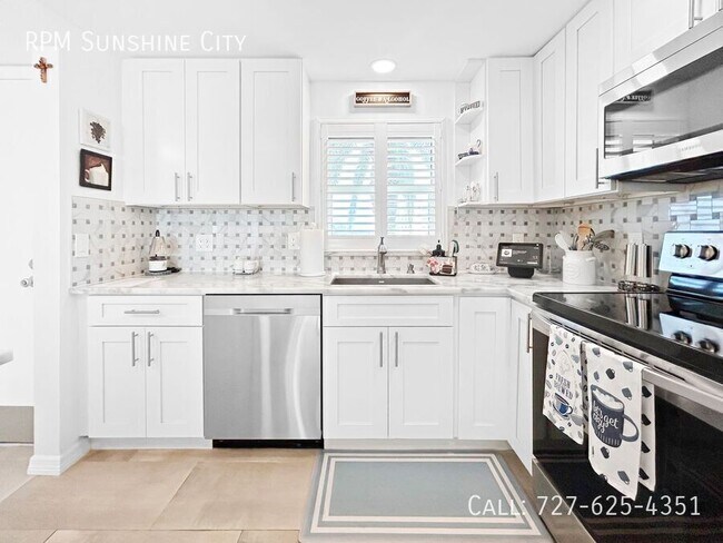 Building Photo - 4775 Cove Cir