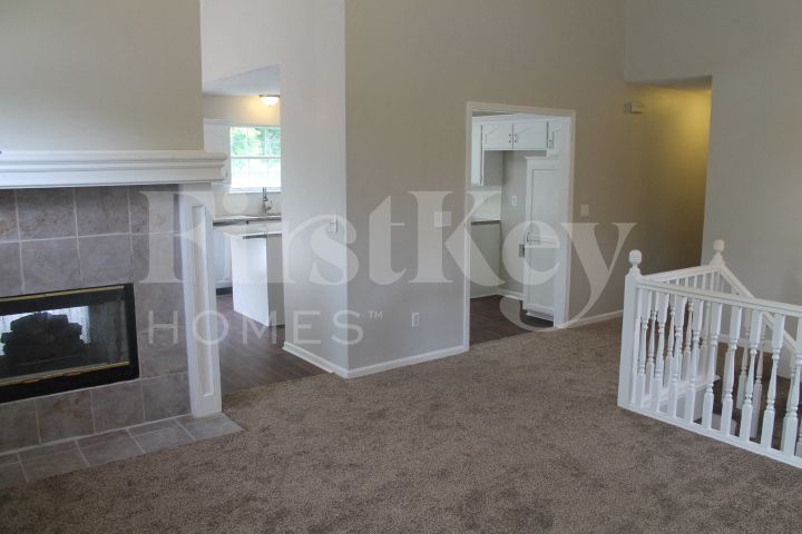 Building Photo - 619 N Crest Dr