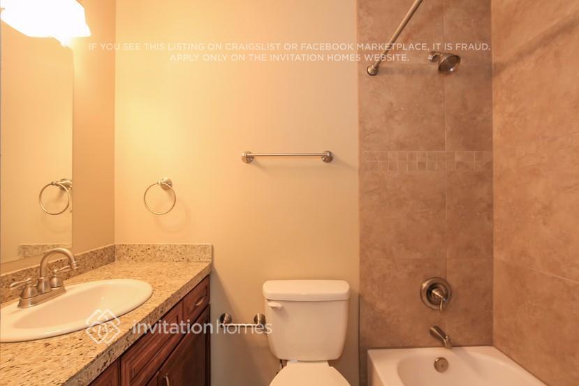 Building Photo - 2307 E Hillery Dr