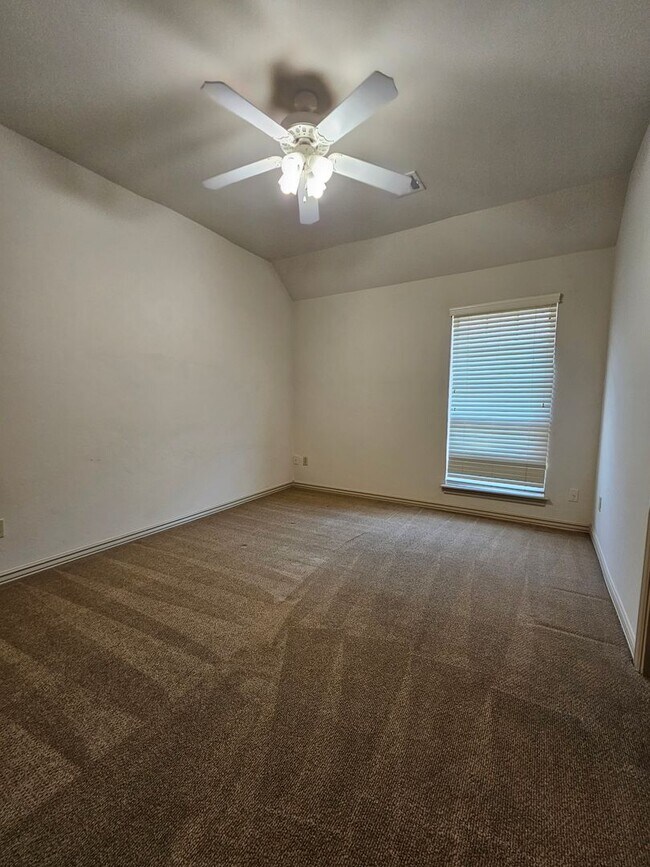 Building Photo - 513 Summit View Ct