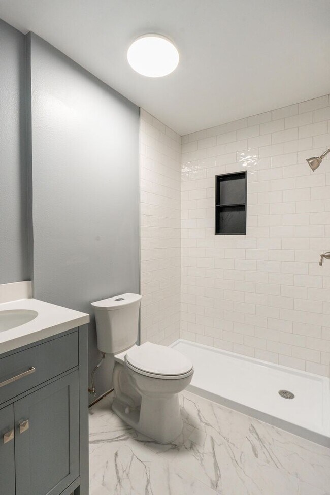 Building Photo - Charming 3 Bedroom Home in Dogwood Hills