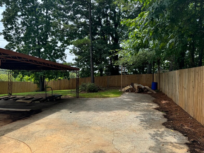 Building Photo - 2455 McAlpin Ter