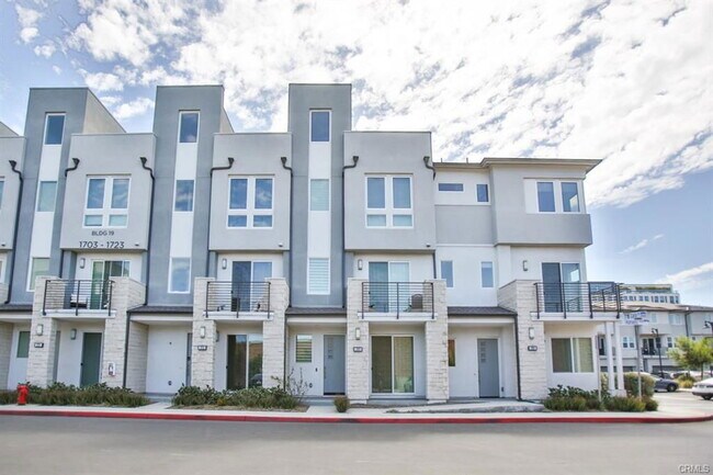 Building Photo - 1703 W Cara Dr