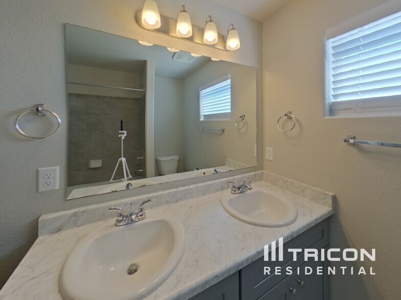 Building Photo - 818 Grissom Dr.