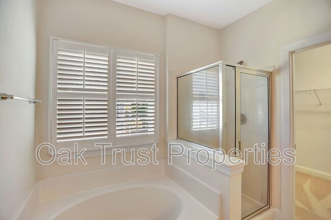 Building Photo - 5232 Mulholland Dr