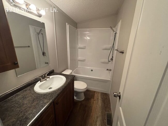 Building Photo - 1210 NW Starlight Cir