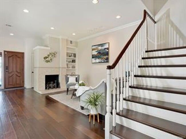 Building Photo - Beautifully Updated Model Home in the Prestigious, highly desirable Woodbridge