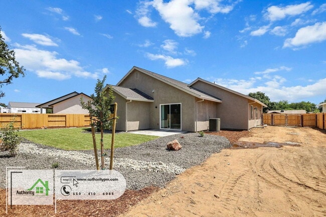 Building Photo - 2864 River Dr