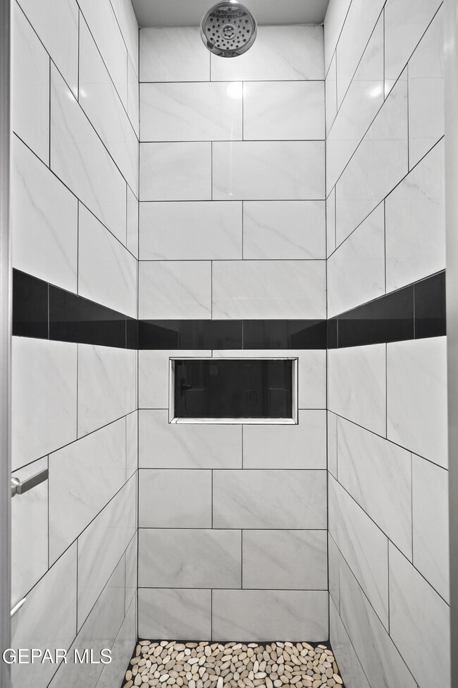 Building Photo - 2801 Tierra Garden Dr