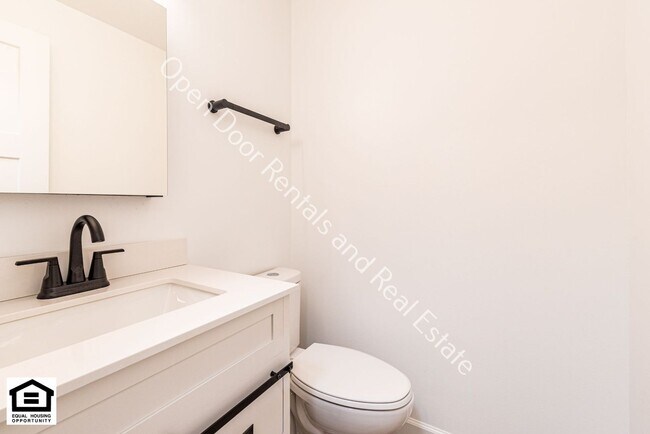 Building Photo - 15110 Tally Ho Dr