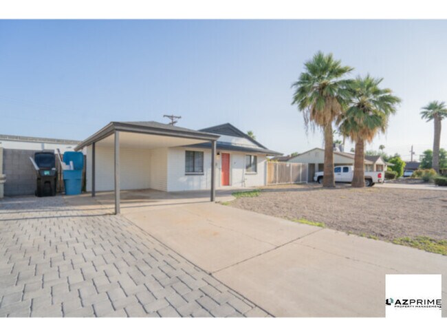Primary Photo - Discover this inviting 3/2 Phoenix House P...