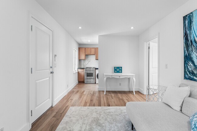 Building Photo - 306 Cordova Rd