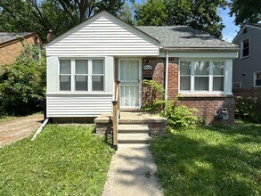 Building Photo - This beautifully updated 3-bedroom, 1-bath...