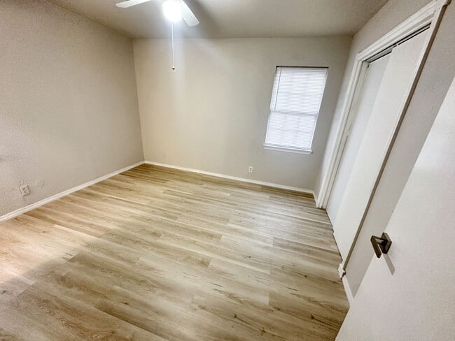 Building Photo - 2409 Stonegate St