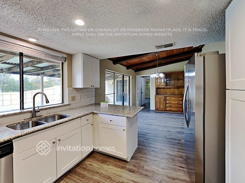 Building Photo - 427 Newcastle Dr