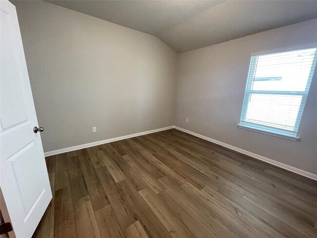 Building Photo - 404 Grasslands Trl