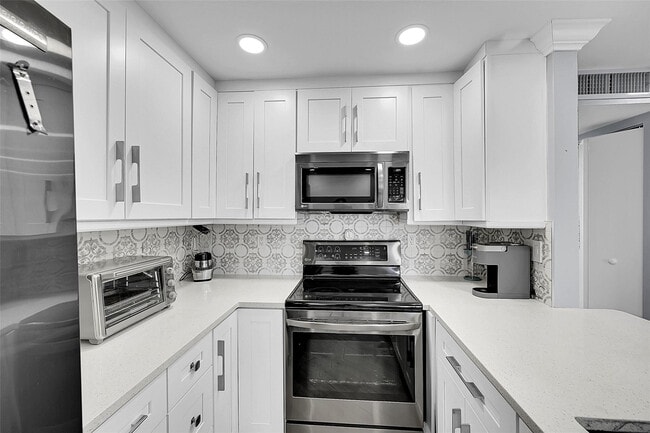 Building Photo - 964 Normandy Trail