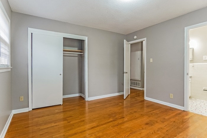 Building Photo - 924 Green Forest Dr