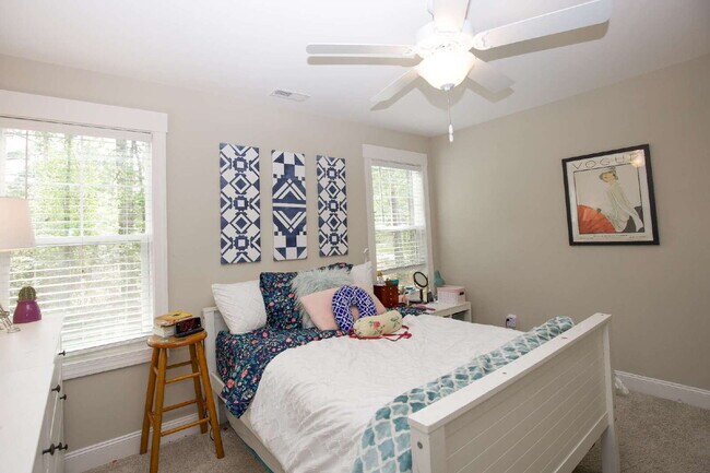 Building Photo - "Charming 4-Bedroom Retreat with Fireplace and 3 Full Baths in Aberdeen!"