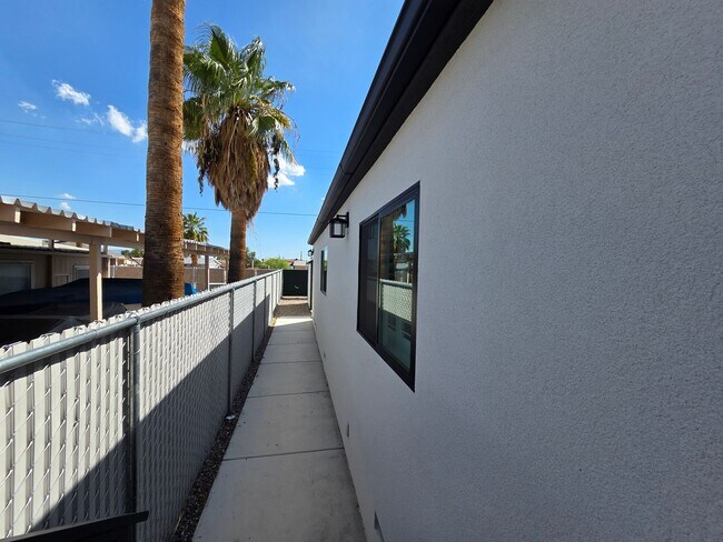 Building Photo - Beautifully remodeled 3 bed/2 bath Manufac...