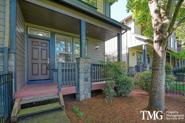 Building Photo - Gorgeous Two Bedroom Townhome in Hillsboro!