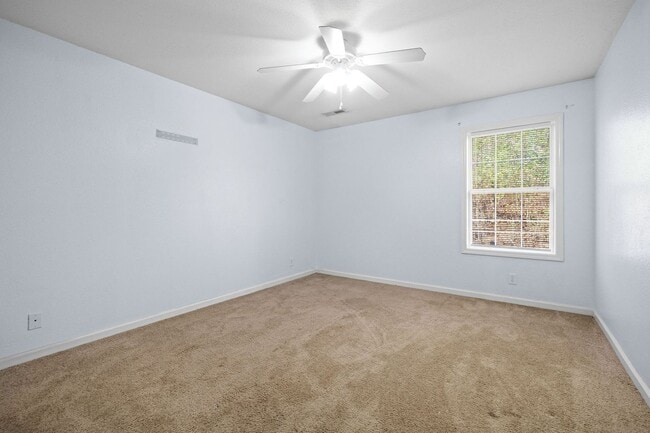 Building Photo - 504 Luxury Dr