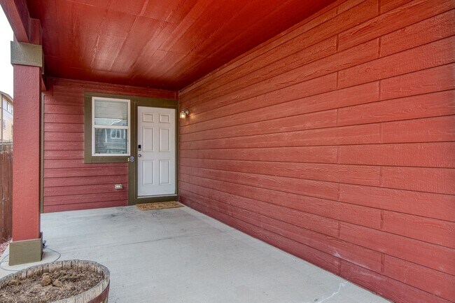 Building Photo - Beautiful home with 4 bedrooms, 2 1/2 bathrooms, 3-car garage in cul-de-sac available for $2,350