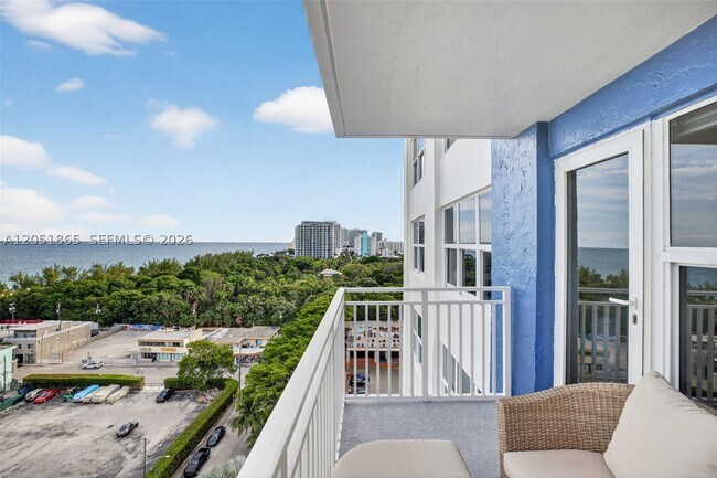 Building Photo - 3000 E Sunrise Blvd
