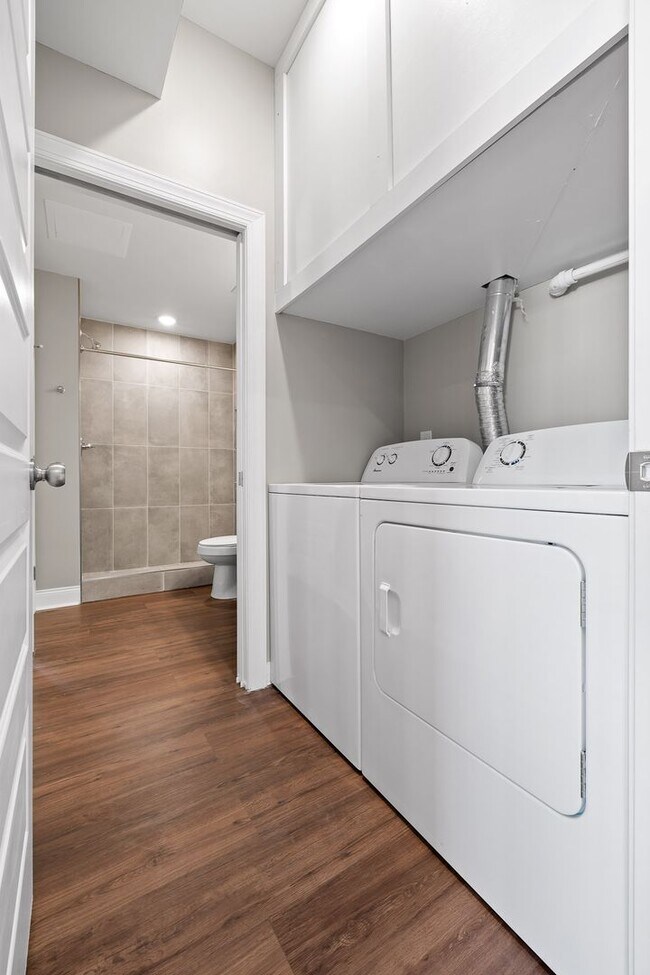 Building Photo - ONE MONTH FREE! 621 MLK *Income Restricted*
