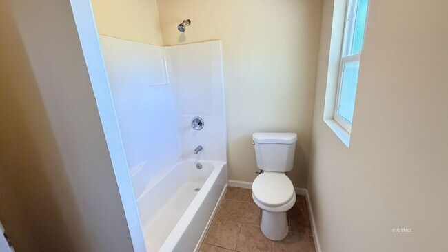 Building Photo - 25065 Laurel Trail