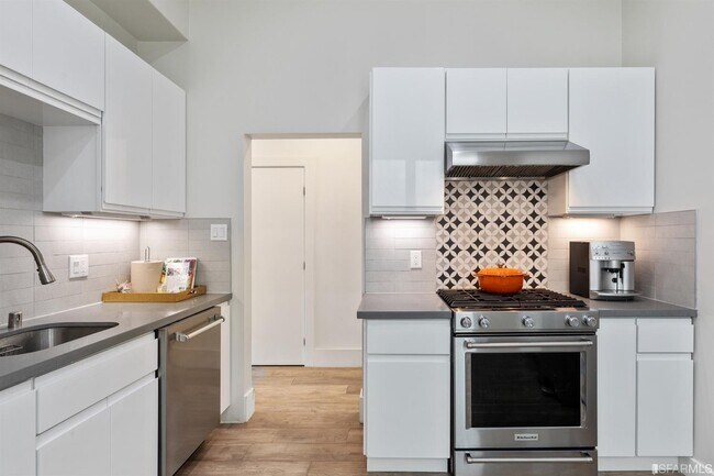 Building Photo - 1620 Broadway