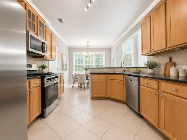 Building Photo - 1707 Hidden Pond Cir