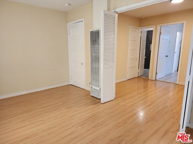 Building Photo - 6685 De Longpre Ave