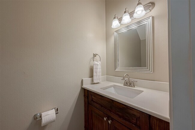 Building Photo - 18339 Beaverdell Dr