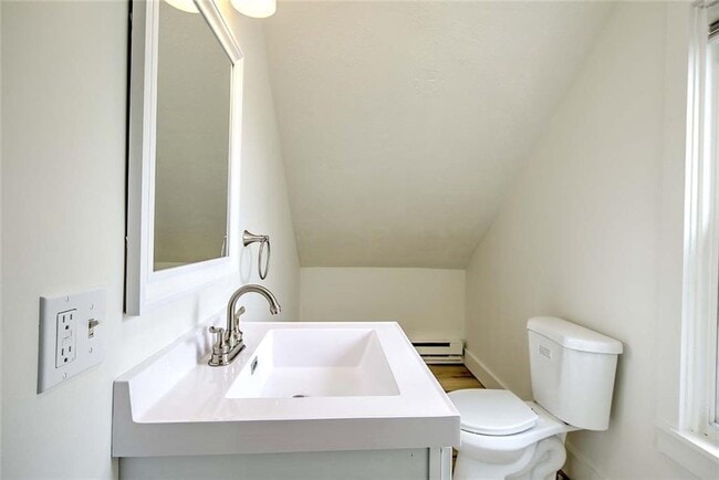 Building Photo - 21 Brewster St