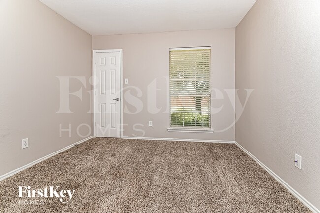 Building Photo - 2103 Cardinal Dr