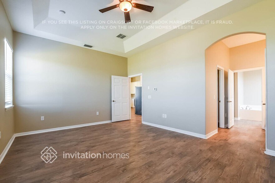 Building Photo - 902 Willow Oak Loop