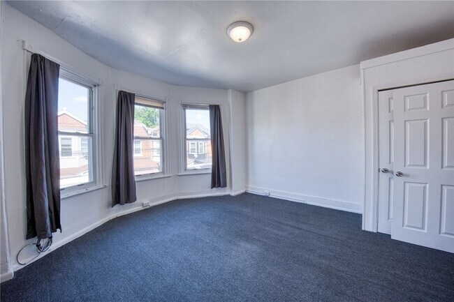 Building Photo - 354 Ophelia St