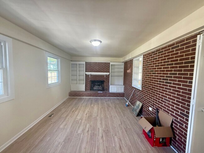 Building Photo - Two bedroom, 1 bath house – Flexible Layout with Bonus Spaces in Gibsonville