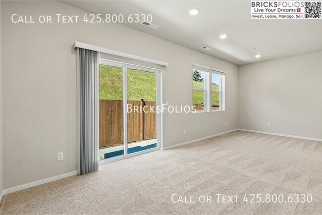 Building Photo - Exceptional Bremerton Home with Easy Acces...