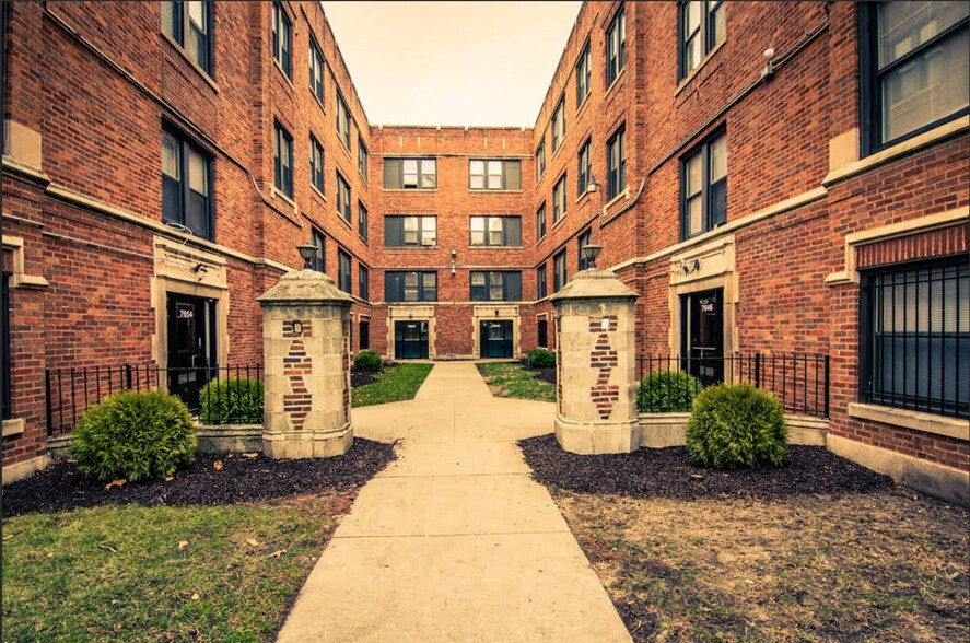 Building Photo - 406 W 77th St