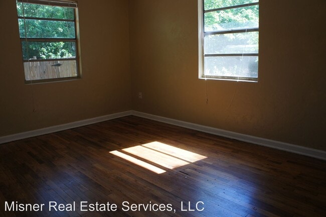 Building Photo - 3 br, 1 bath House - 413 NE 44th Street